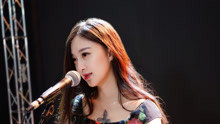  - 美女演绎经典老歌《梅花三弄》