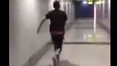 陈学冬 - 陈学冬机场跑厕所,笑死了!
