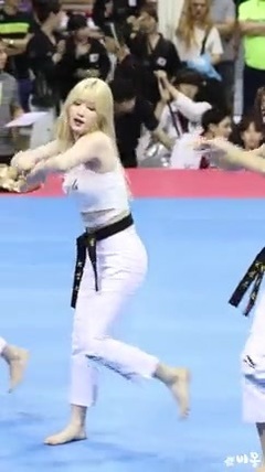 LABOUM - 170731 LABOUM(律喜) 跆拳体操 饭拍