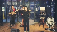 韩国群星 - D (half moon)