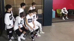 防弹少年团 - 防弹少年团 4年前雄心勃勃的新人防弹的freestyle自我介绍 #用rap抢占先机 13/09/15 【WNS中字】