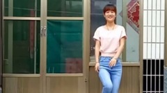 舞蹈视频 - 鬼步舞-小气鬼正背面演示(燕子 强晶)及动作分解