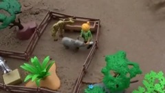 音乐短片 - Giant Playmobil Wildlife Building Sets And Jungle Safari Animals Toys Collection In The Sandbox