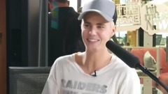 Justin Bieber - Justin Bieber的More FM采访:年少成名的代价