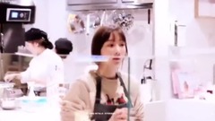 少女时代,太妍(少女时代) - 16 TAENGTISSIER泰妍给粉丝做曲奇饼干 现场饭拍版