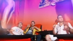 音乐短片 - Are totul din dotare