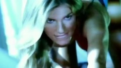 音乐短片 - Fox On The Run