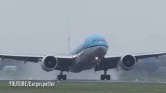 欧美达人 - Terrifying moment KLM plane battered by severe winds makes sharp landing at Schiphol airport
