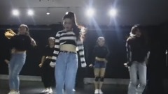 群星 - 《万铃铃舞蹈品牌》与铃铃老师共同演绎经典Dangerous