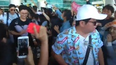 TWICE - 越南岘港机场入境见迎/过度拥挤现场  团结才能火越南拍摄行程