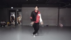 舞蹈视频 - Versace On The Floor