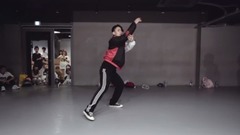 舞蹈视频 - Versace On The Floor