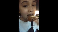 杨丞琳 - 杨丞琳直播吃便当剔牙
