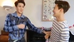 EXO,吴世勋(EXO),SUHO(EXO) - EXO世勋强行扒衣看腹肌!