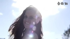 音乐短片 - 特拉普女友比基尼秀身姿