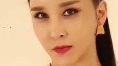 音乐短片 - C罗旧爱伊莲娜透视装性感 献飞吻秀美腿