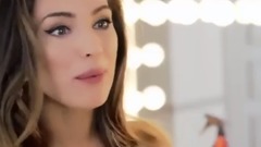 音乐短片 - 比基尼难遮爆炸身材 绿茵宝贝拍写真大片