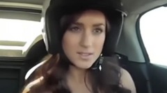 音乐短片 - 英超宝贝体验"车震"惊声尖叫 车抖胸前走光浑然不知