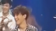 EXO,KAI(EXO) - EXO全程有笑点 KAI无语的眼神!
