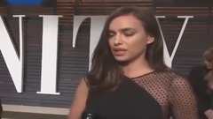 音乐短片 - 分手后依然是性感女神范儿!伊莲娜着黑丝裙参加奥斯