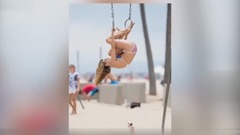 音乐短片 - 演员瑞秋湿身诱惑舔冰棍 化身体操达人样样精通