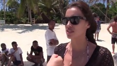 音乐短片 - 伊莲娜拍摄全纪录 展现别样婀娜多姿