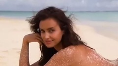 音乐短片 - 伊莲娜最新海边内衣秀 搔首弄姿化身深海人鱼