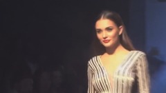 音乐短片 - Amy Jackson In Steamy H0t Swimsuit 2017