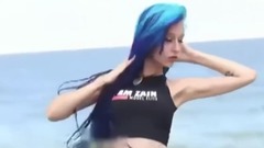 音乐短片 - 英超足球宝贝海边戏水 身材婀娜多姿纹身抢眼