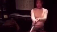 音乐短片 - 一杆没进洞娇嗔连连 邓紫棋秀台球上围吸睛