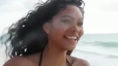 音乐短片 - 嫩模与野兽亲密接触 魔鬼身材魅力十足