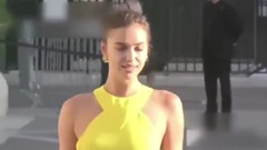 音乐短片 - C罗前任出席范思哲晚宴 包身黄裙身材尽显