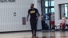 音乐短片 - 全美最流行! 欧文香博特训练馆耍帅上演爆笑舞步