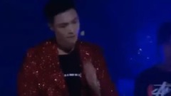 EXO,张艺兴(EXO) - EXO张艺兴爆表热舞,实力尬澡!真担心LAY哥会搓坏,爱丽们的洗澡歌。。。