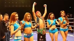 音乐短片 - 搏击赛火爆绝招揭秘 举牌女郎登台惊艳全场