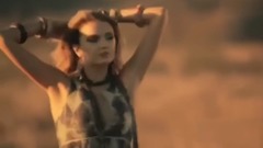 音乐短片 - 超模唐纳森透视装大胆出镜 上演野外熟女魅惑