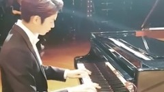 金希澈(Super Junior) - 西服金希澈钢琴演奏致爱丽丝