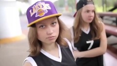 音乐短片 - 俄罗斯街舞美女 篮球场上演电臀舞大战