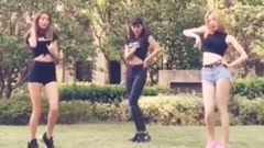 音乐短片 - 风骚性感三胞胎秀美臀 一个不够快给我来三个