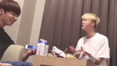 韩国群星,太妍(少女时代),EXO,防弹少年团,GOT7,Red Velvet - 10分钟看韩国爱豆偶像吃东西特别搞笑样子画面