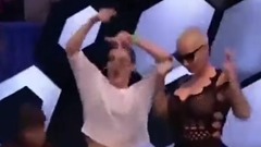 音乐短片 - 个人秀!哈登前女友登台伴舞疯狂抖胸巨臀摇曳