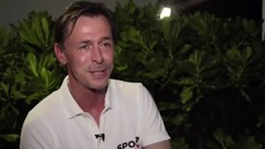 音乐短片 - 格策女友海滩现春光 高冷美人娇媚入艳三分