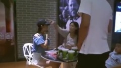 音乐短片 - 恶搞:年轻女孩被叫大姐会有怎样的反应