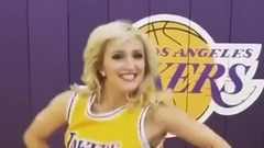 音乐短片 - 美艳动人!湖人拉拉队员展现柔韧身形