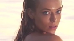 音乐短片 - 满屏的肉体盛宴!抖奶超模阿普顿海滩拍性感写真