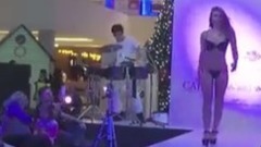 Fashion Show,音乐短片 - Super Desfile Bésame en Mayorca Mega Plaza (Parte 1 de 2).
