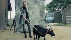 音乐短片 - 赫迪拉前女友狂野写真