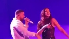 音乐短片 - 猛龙铁粉德雷克与蕾哈娜贴身热舞