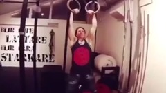 音乐短片 - 火辣美女秀高难度撑起动作 身材性感翘臀吸睛