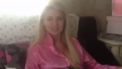 音乐短片 - 健身女模靠丰胸变身材 比基尼纹身街拍蹿红